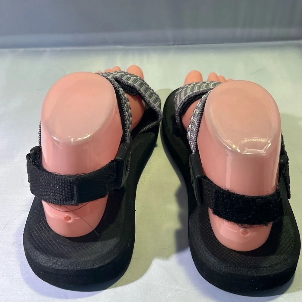 Reef Convertible Gray and Black Sandals Youth size 4